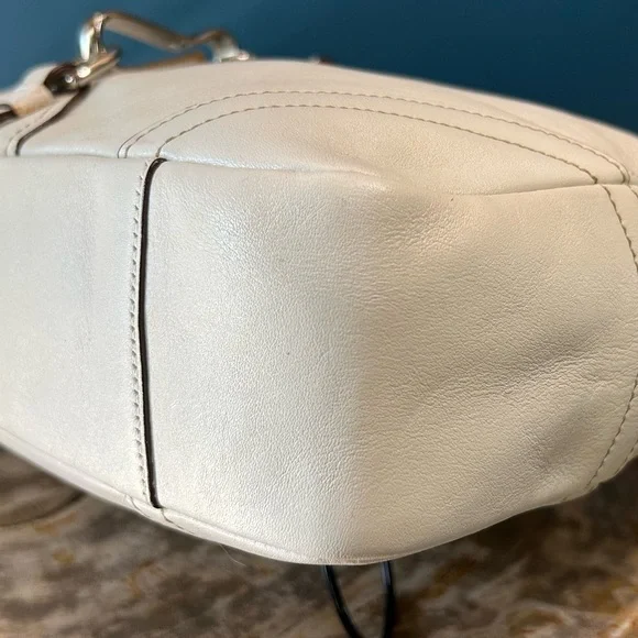 Vintage COACH Hamptons Hobo Clip Flap Chalk White Leather 8A67 EUC - Picture 13 of 16